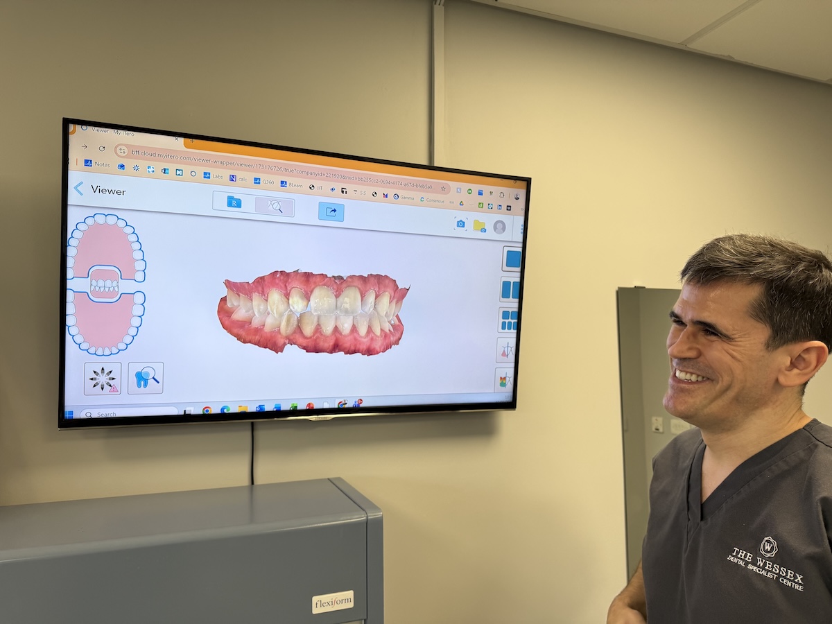 Specialist orthodontist Angus Pringle reviewing a 3D iTero scan during an adult orthodontic consultation in Fareham
